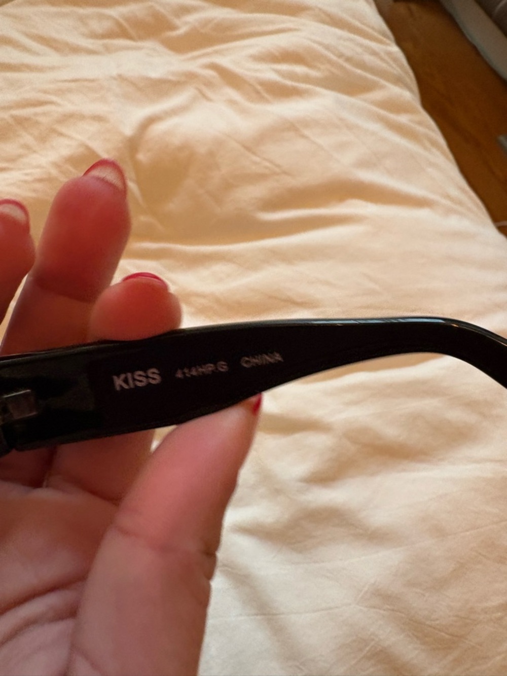 Kiss black sunglasses - Picture 3 of 3